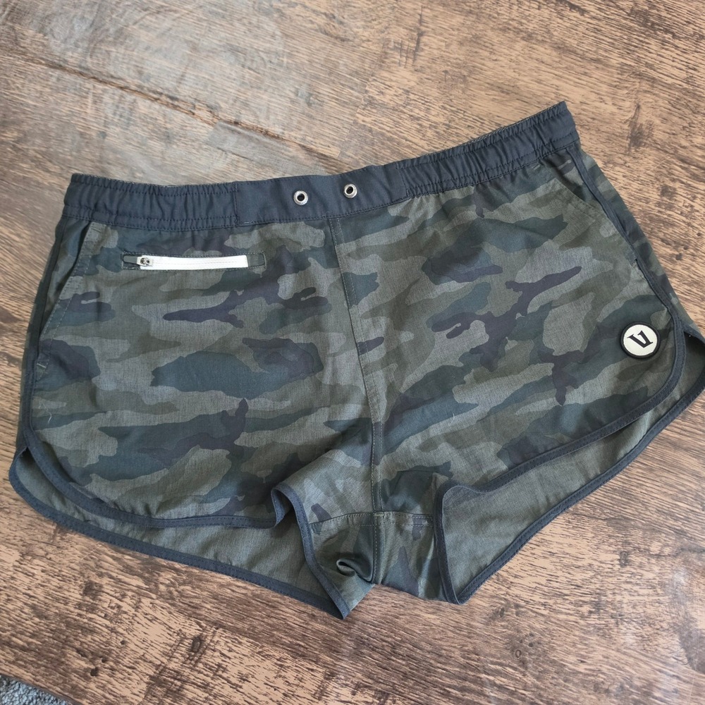 VUORI Banks Shorts Womens M Green Camo Boardshorts Athletic Swim Trunks